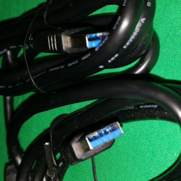 Plugable USB 3.0 Sharing Switch with Two USB 3.0 Cables - Picture 6 of 6